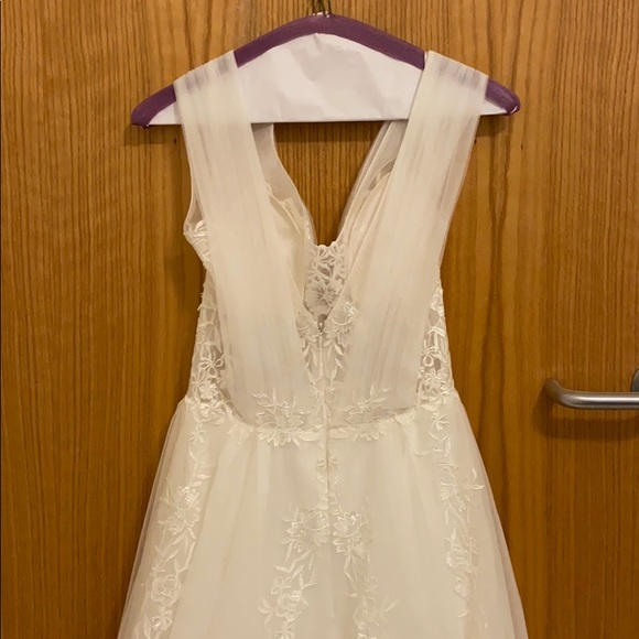 Wedding dress - Picture 3 of 8